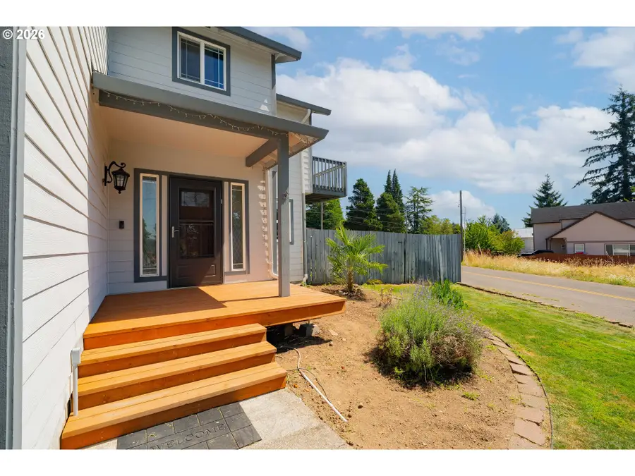 414 N 3rd Pl, Kalama, WA 98625 - #2