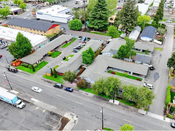 1049 SE Walnut St, Hillsboro, OR 97123