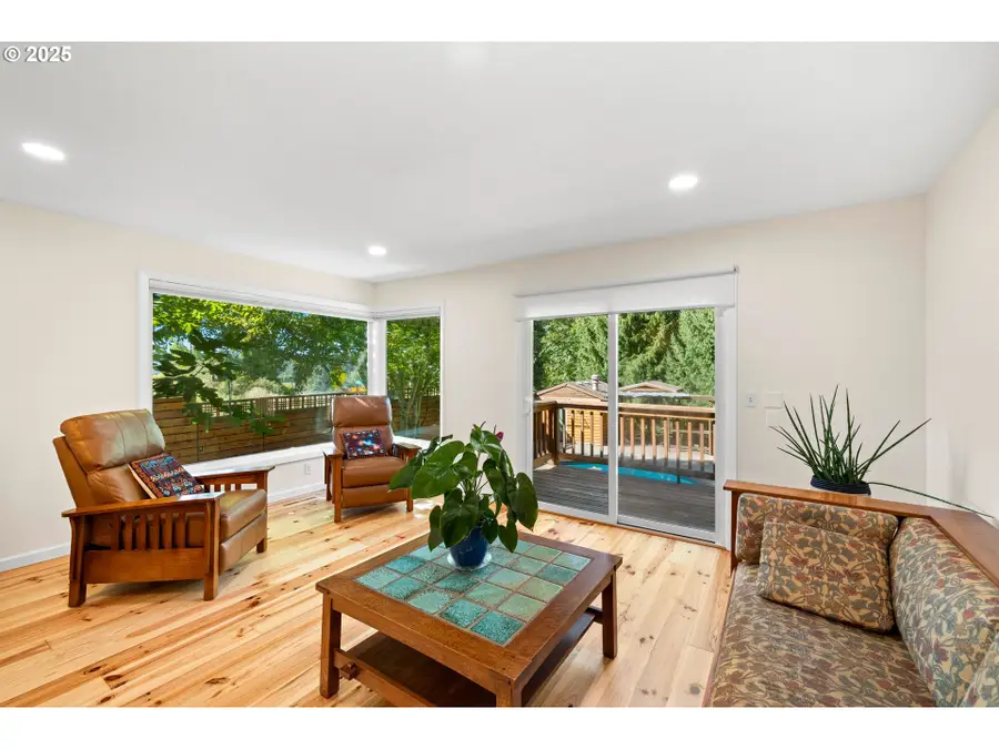 2245 SW Martha St, Portland, OR 97239 - Image #3