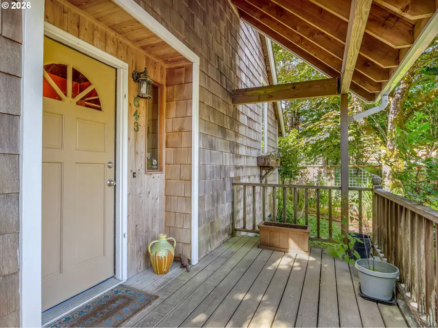 643 5th St, Gearhart, OR 97138 - #3