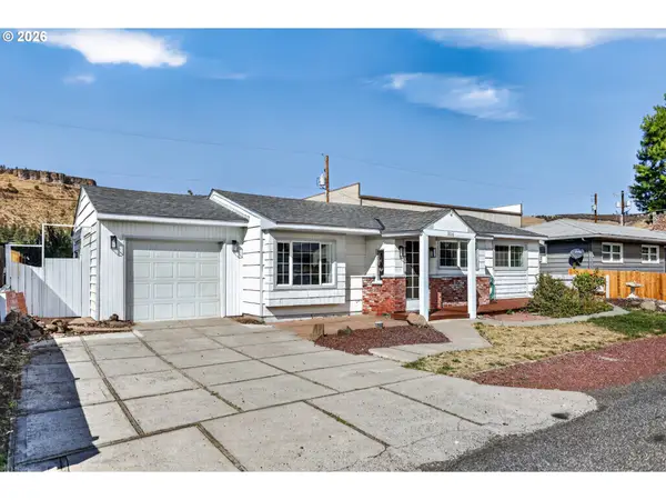 3516 W 8th St, TheDalles, OR 97058