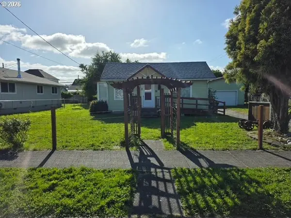 812 B St, MyrtlePoint, OR 97458