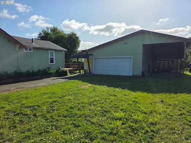 812 B St, Myrtle Point, OR 97458 - #3