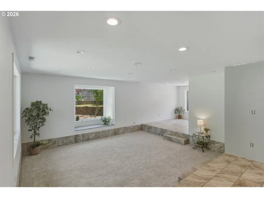 1915 Fern Ct, Coos Bay, OR 97420 - #3