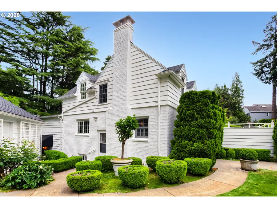 6394 SW Burlingame Ave, Portland, OR 97239 - #2