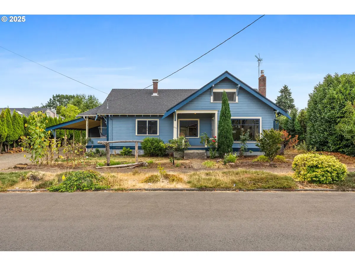 633 SE Ash St, Dallas, OR 97338 - Image #1