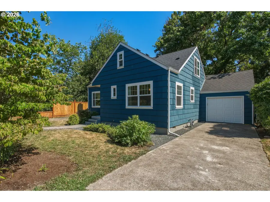 150 Elkay Dr, Eugene, OR 97404 - #3