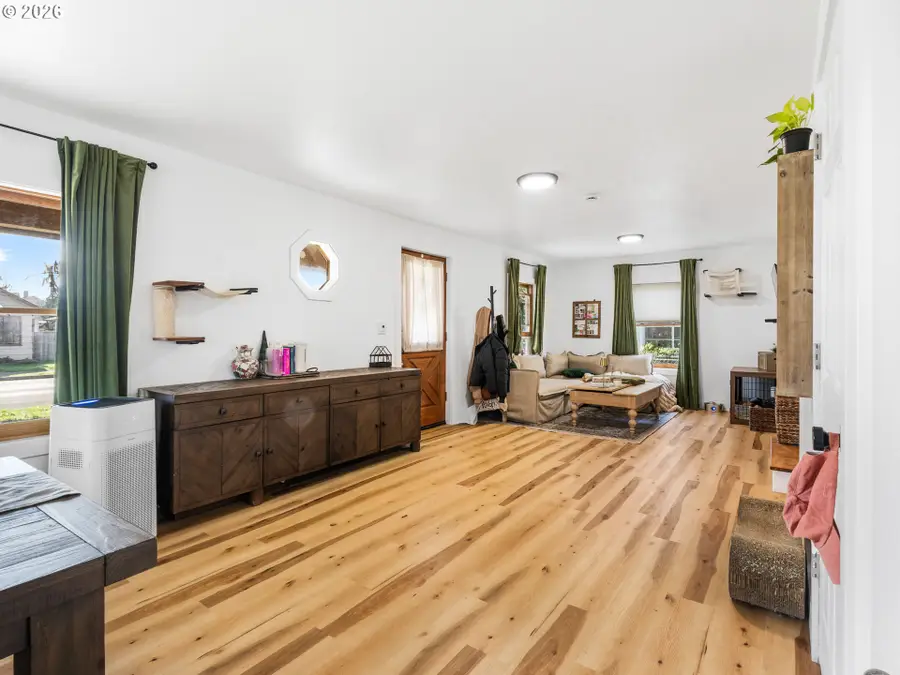 330 W Dartmouth St, Gladstone, OR 97027 - #3