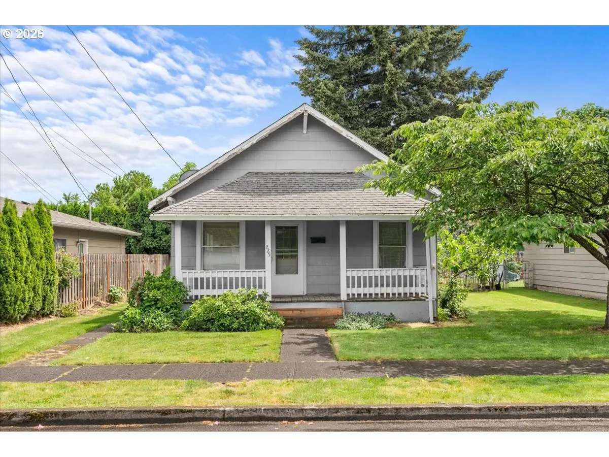 225 W Berkeley St, Gladstone, OR 97027 - #1