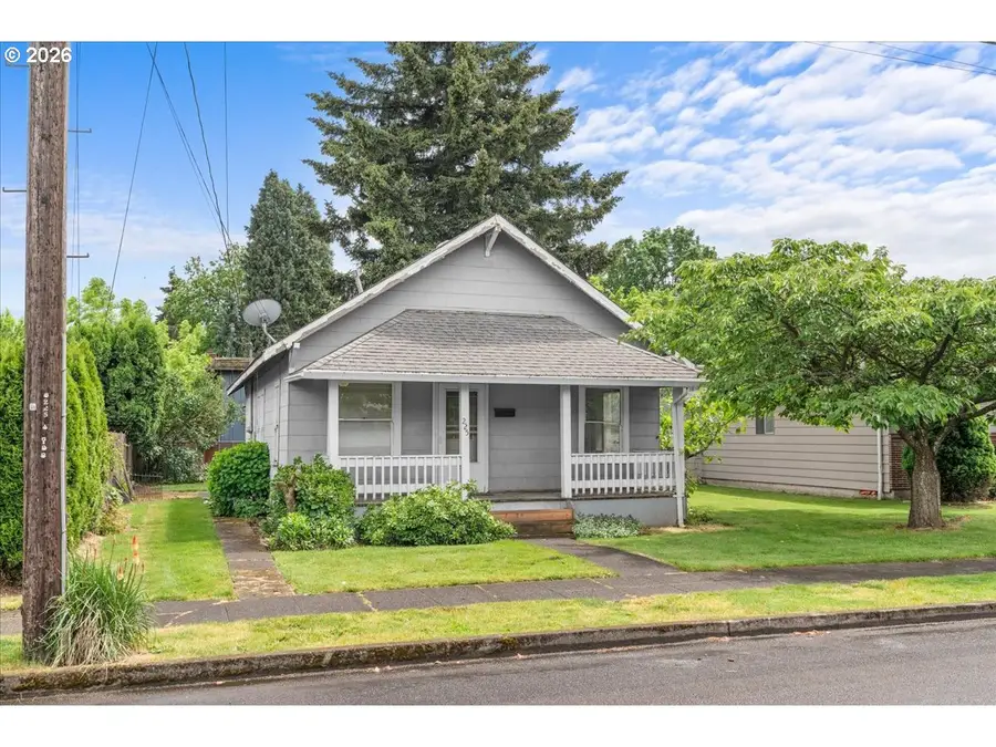 225 W Berkeley St, Gladstone, OR 97027 - #2