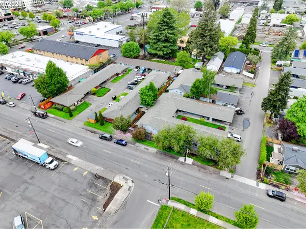 1049 SE Walnut St, Hillsboro, OR 97123