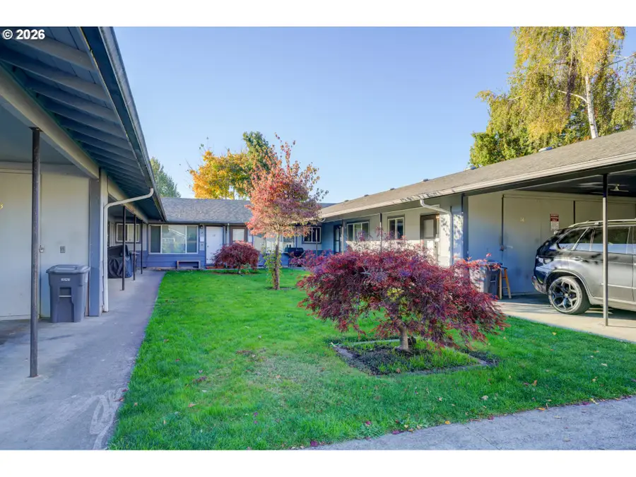 1049 SE Walnut St, Hillsboro, OR 97123 - #3