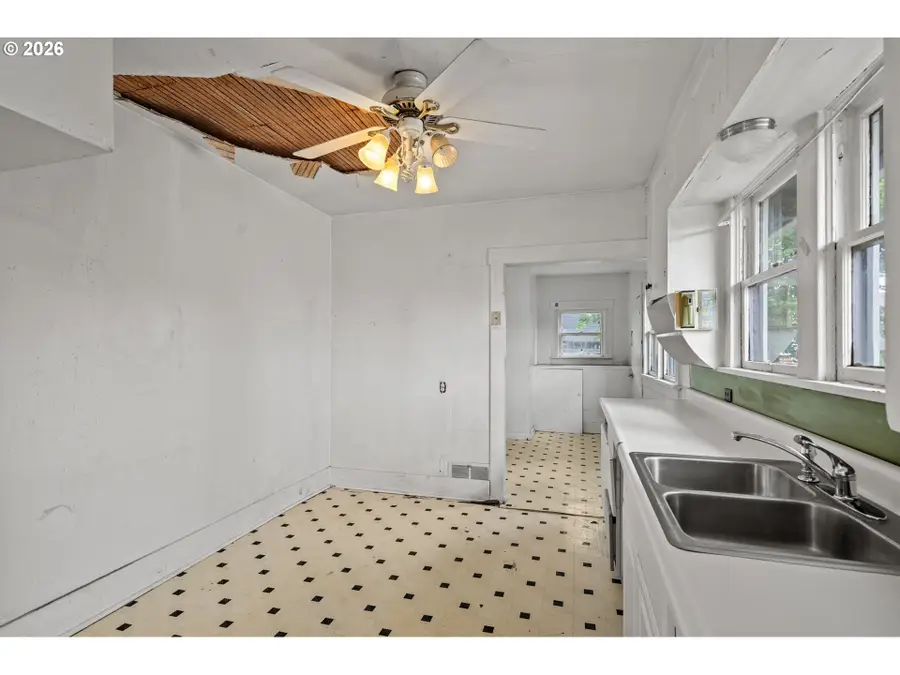 5933 NE 17th Ave, Portland, OR 97211 - #3