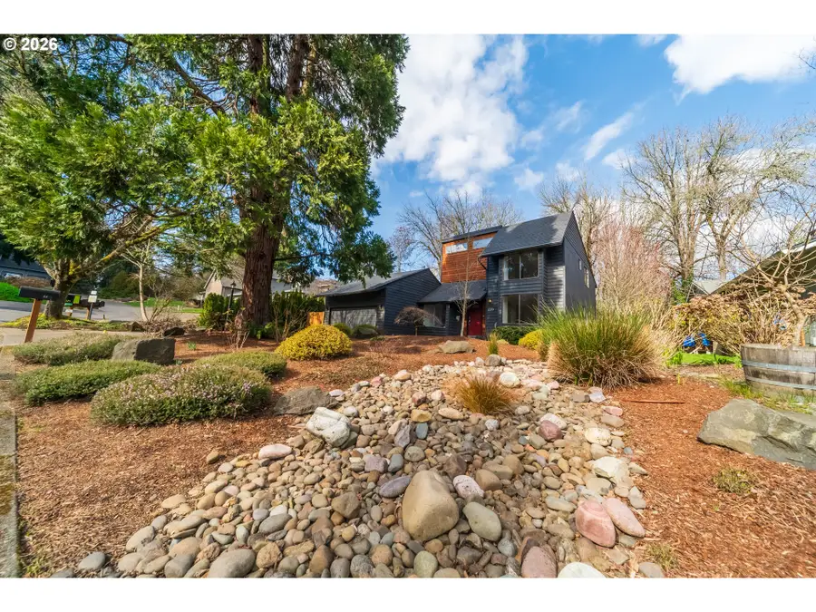 2235 SW Marigold St, Portland, OR 97219 - #2