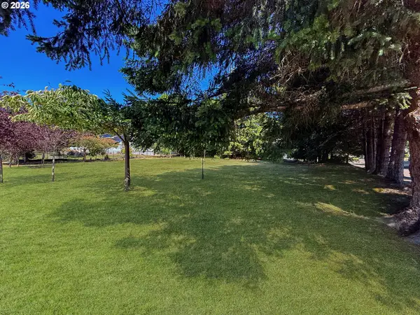 932 Midland Way, Brookings, OR 97415