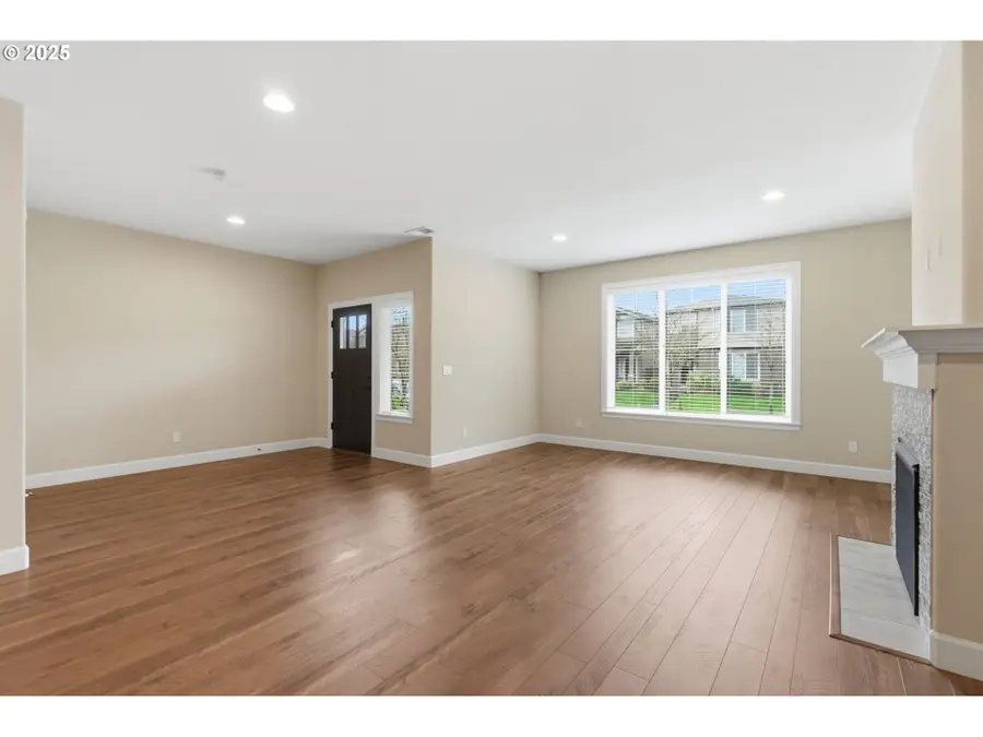 4019 SE Oakhurst St, Hillsboro, OR 97123 - Image #2