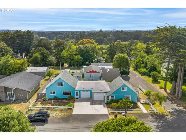 543 Chicago Ave Se, Bandon, OR 97411
