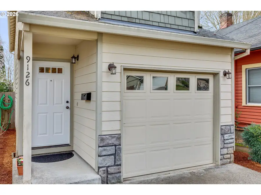 9126 SE Ash St, Portland, OR 97216 - #2