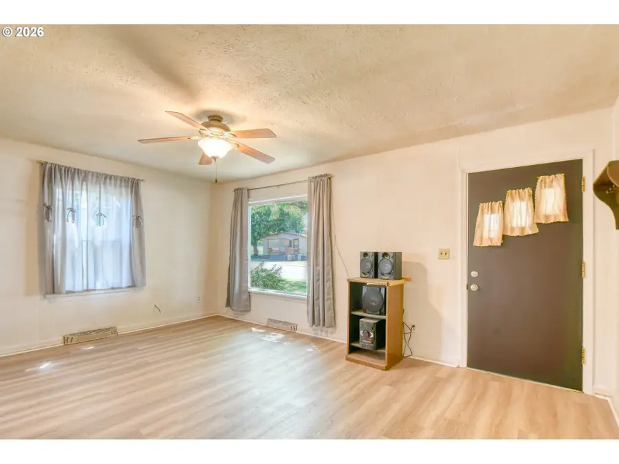 433 E Darwin St, Athena, OR 97813 - #3