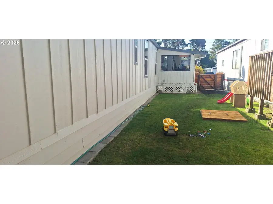1699 27th St #21, Florence, OR 97439 - #2