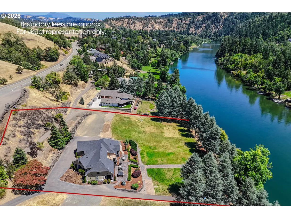 355 Boatwatch Ln #8 & 9, Roseburg, OR 97470 - #1