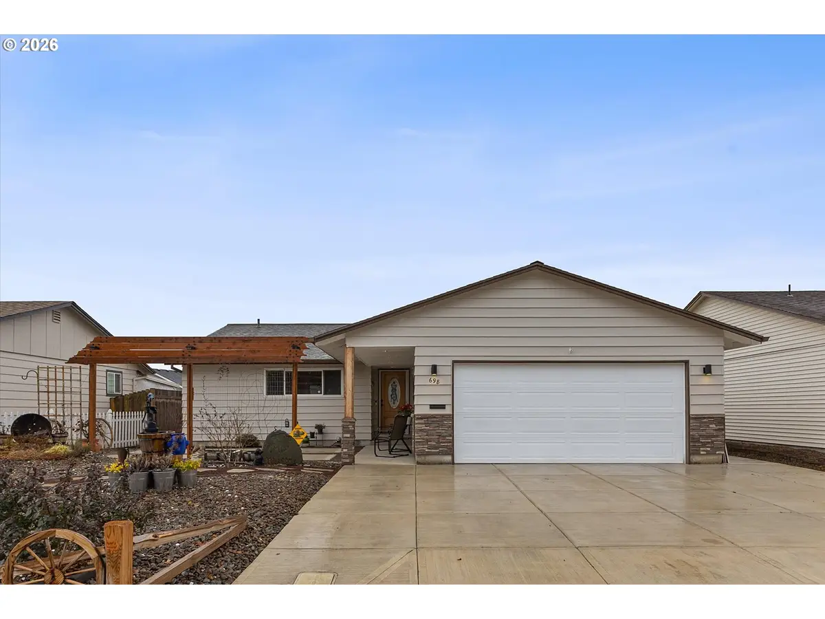 698 S Cascade Dr, Woodburn, OR 97071 - Image #1