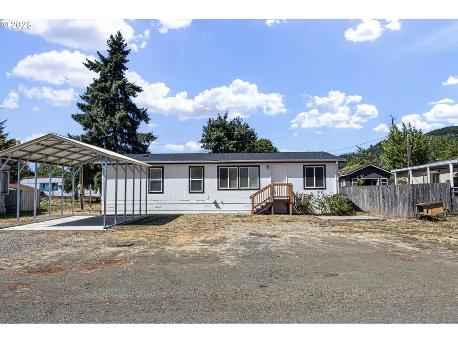 435 Spruce St, Yoncalla, OR 97499 - #2