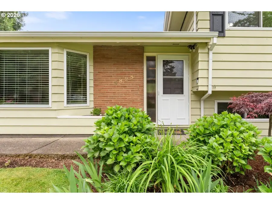 3825 SE 166th Ct, Portland, OR 97236 - #2