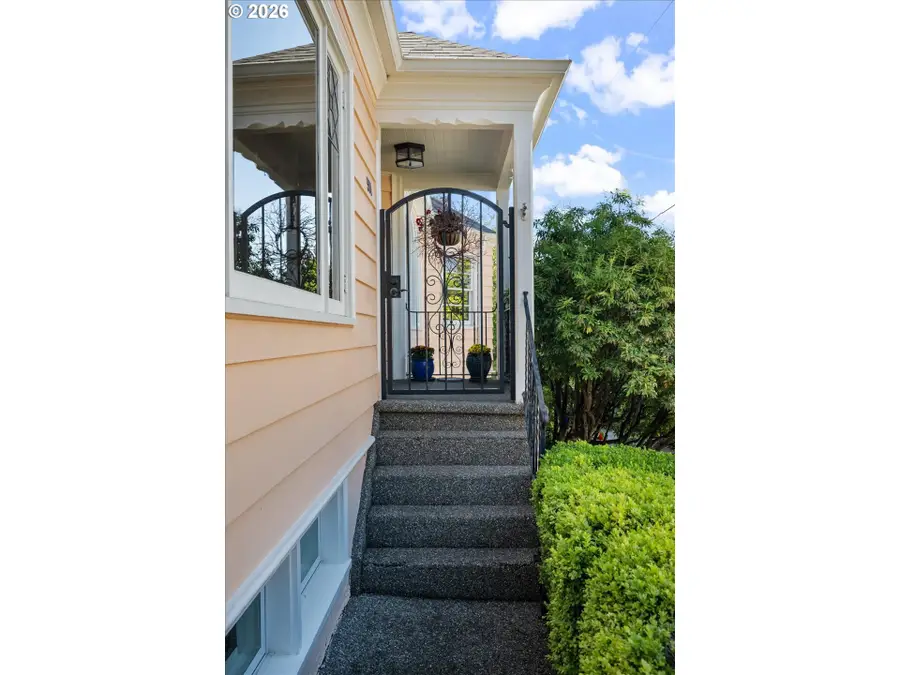 571 NW Alpine Ter, Portland, OR 97210 - #3