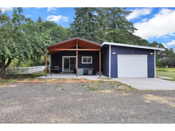 93215 Long Tom Dr, Cheshire, OR 97419