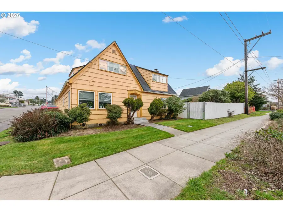 303 S Empire Blvd, Coos Bay, OR 97420 - #3