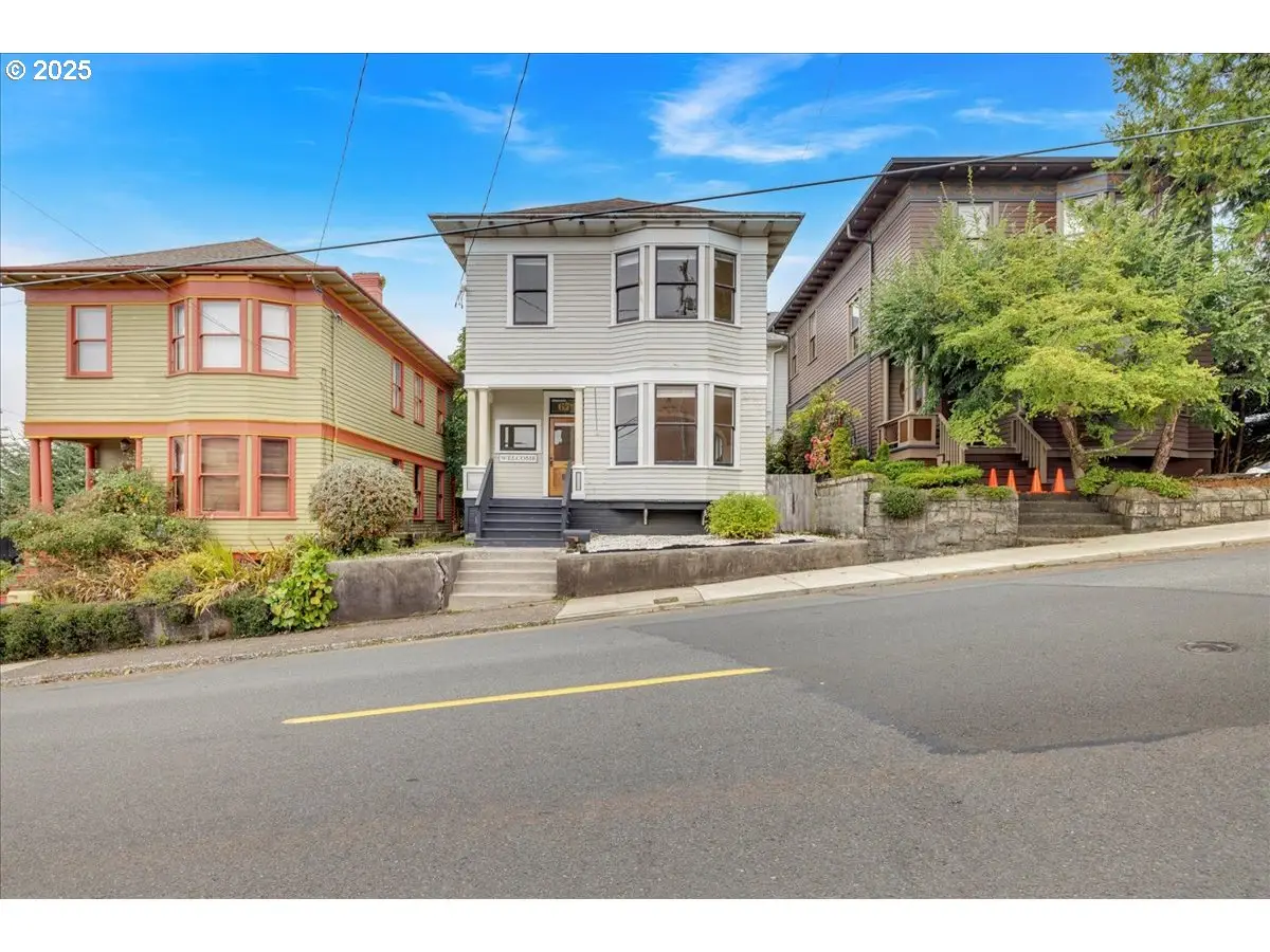 674 11th St, Astoria, OR 97103 - #1