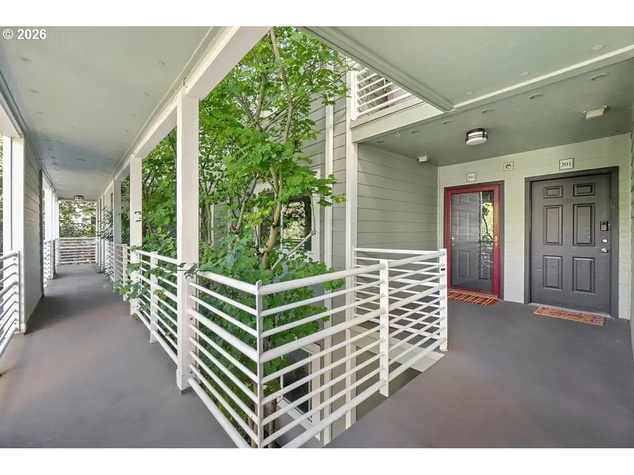 303 N Hayden Bay Dr, Portland, OR 97217 - #2