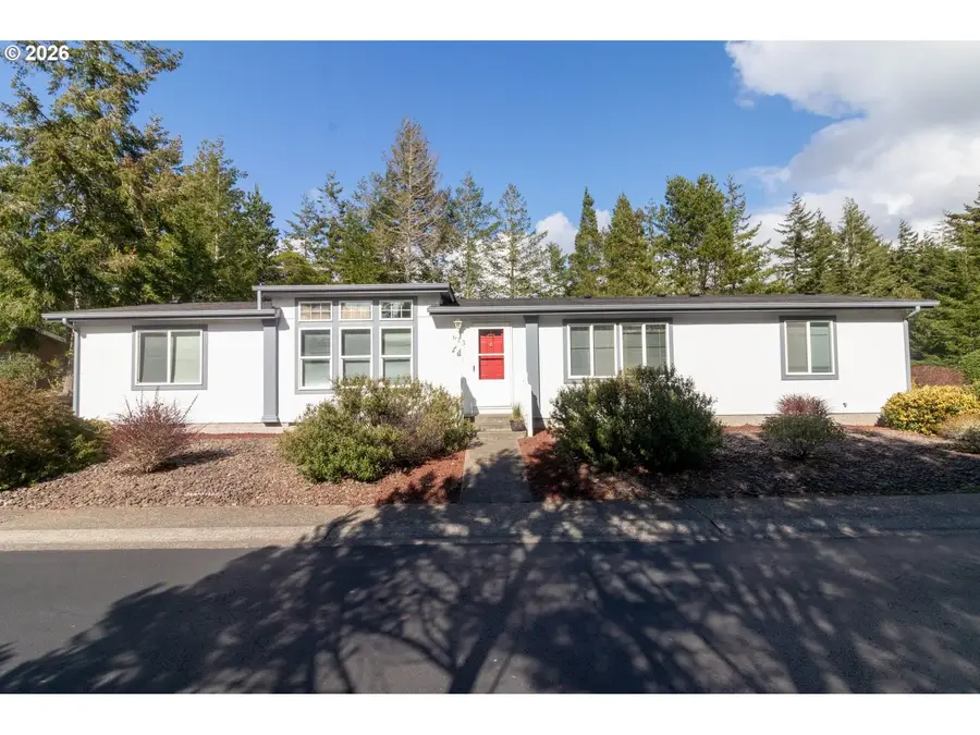 613 Glenbrook Cir, Florence, OR 97439 - #3