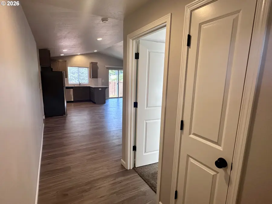 374 Nursery Ct, Eugene, OR 97402 - #2
