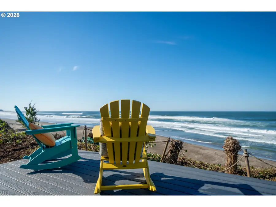 380 Pearl St, Lincoln Beach, OR 97388 - #2