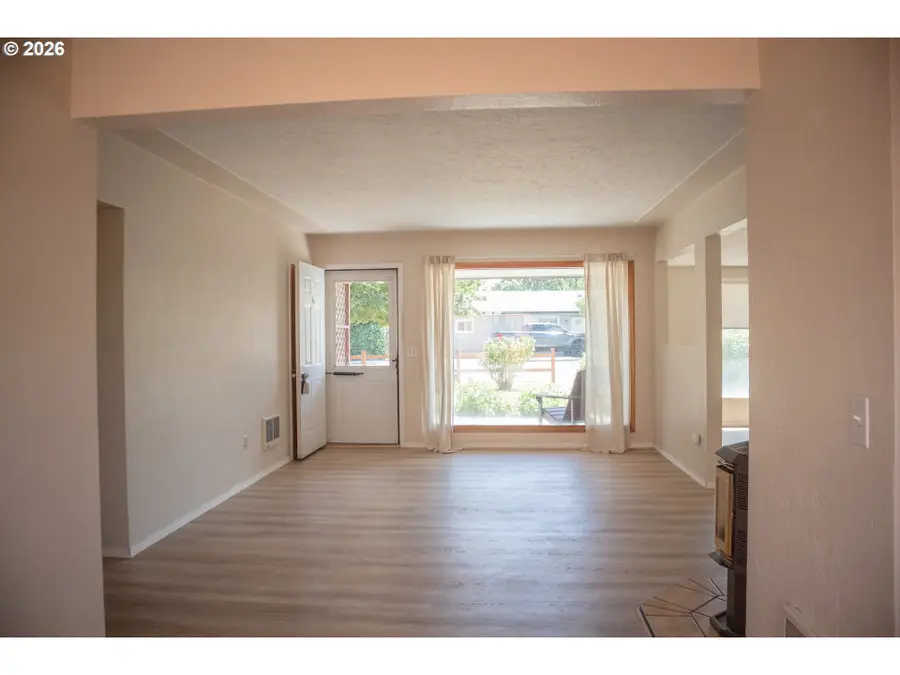 905 Chenoweth Loop, Chenoweth, OR 97058 - #3