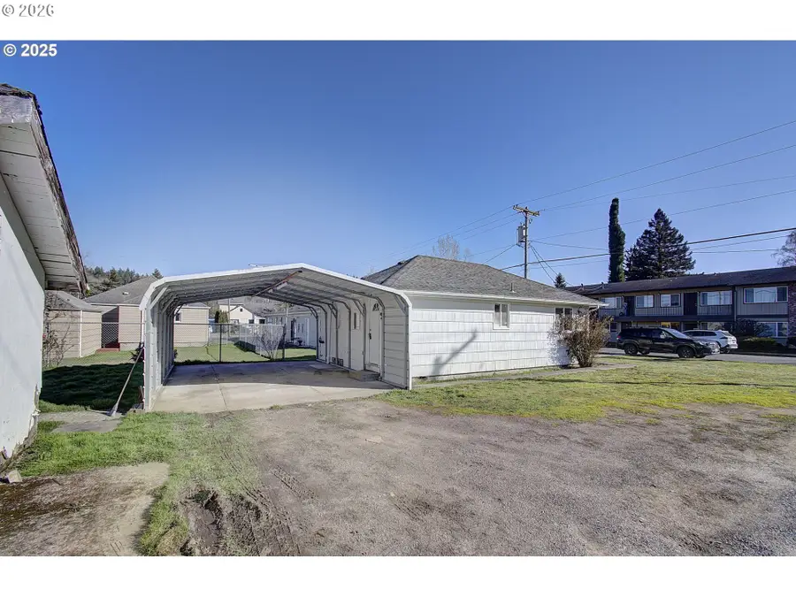 105 Redpath, Kelso, WA 98626 - #2