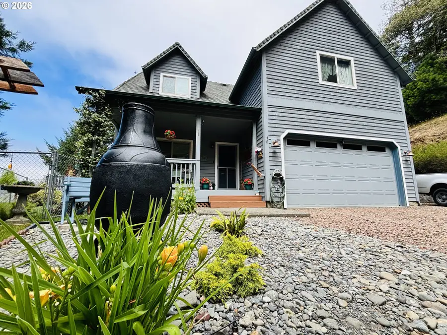 17166 Mountain Dr, Brookings, OR 97415 - #3