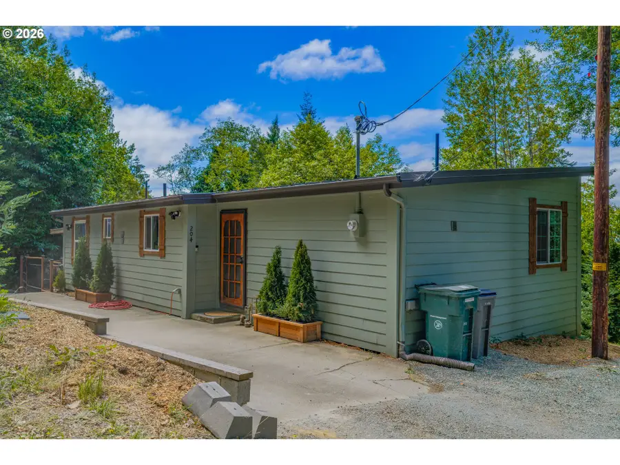 204 S Irving St, Coquille, OR 97423 - #2