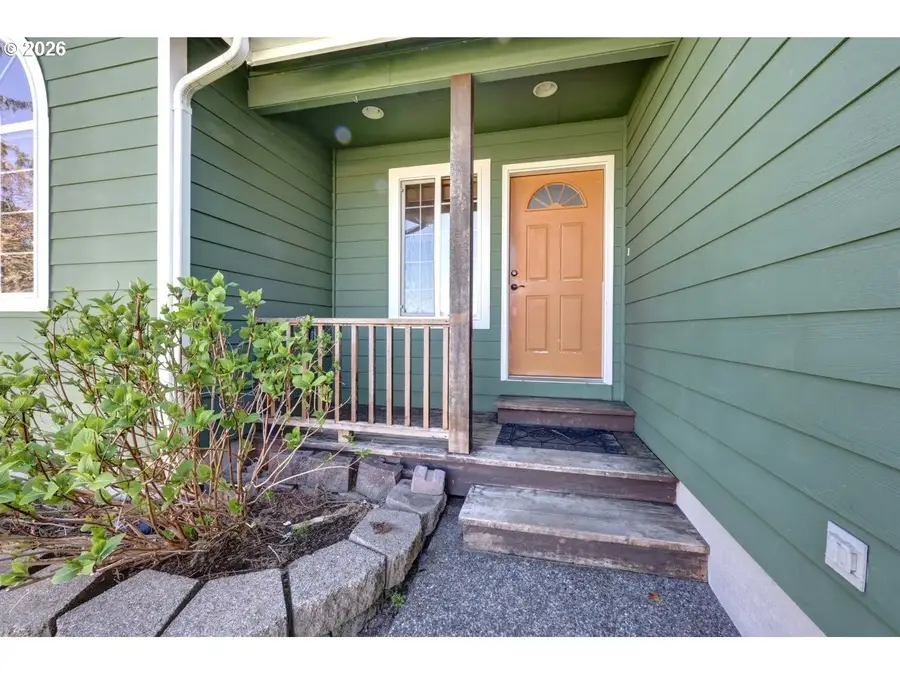 682 NW 9th St, Warrenton, OR 97146 - #2