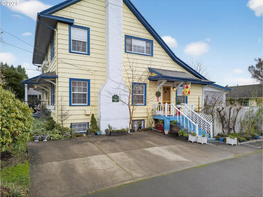 648 W Main St, Carlton, OR 97111 - Image #2