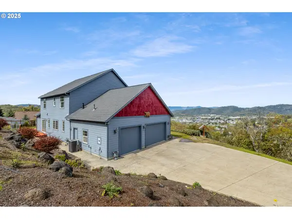 1548 NE Rocky Ridge Dr, Roseburg, OR 97470