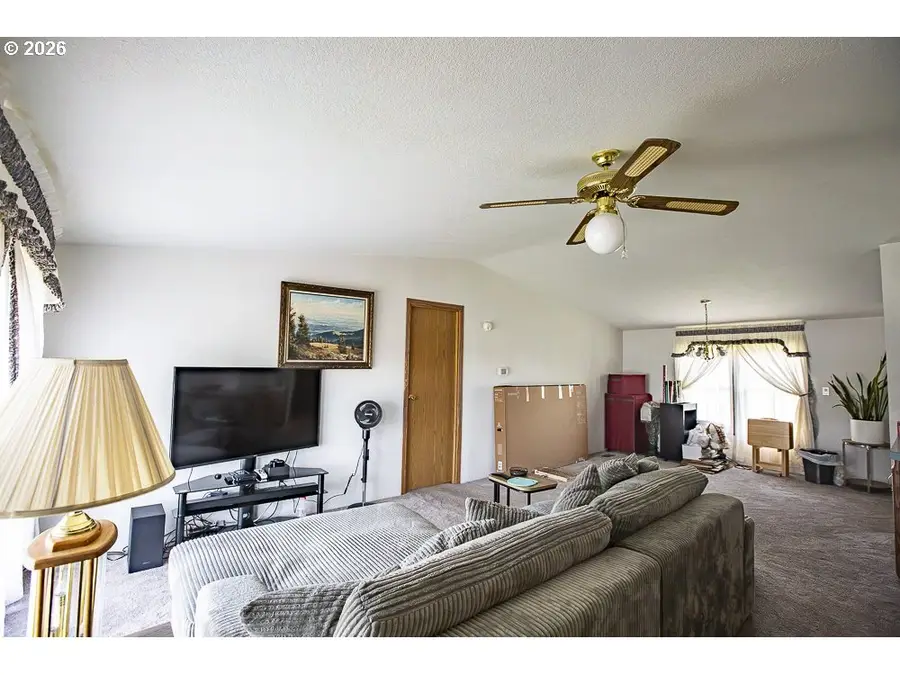 313 12th St #11, La Grande, OR 97850 - #2