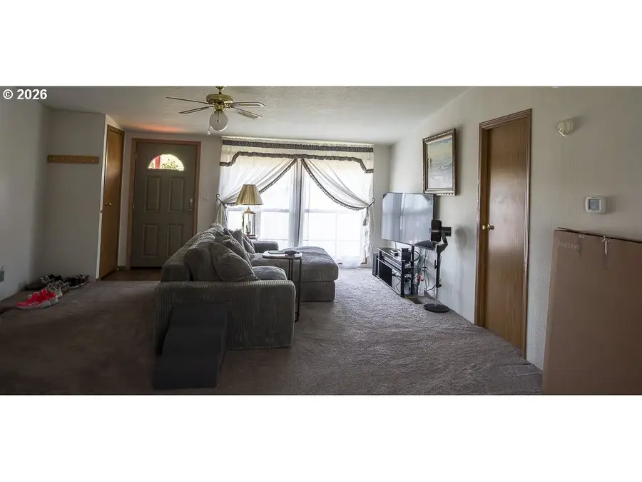 313 12th St #11, La Grande, OR 97850 - #3