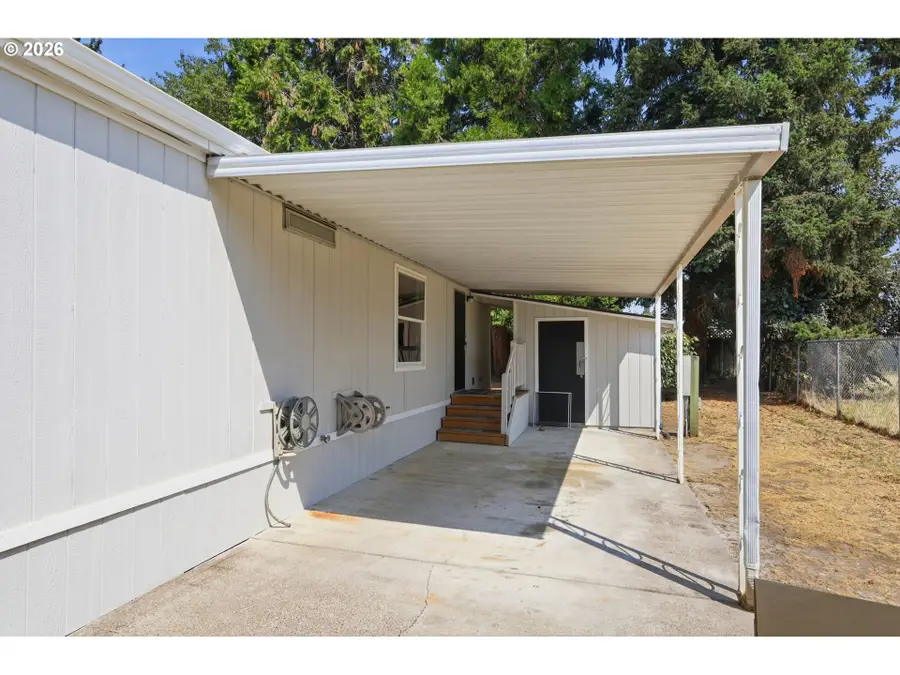 386 Lochaven Ave, Springfield, OR 97477 - #2