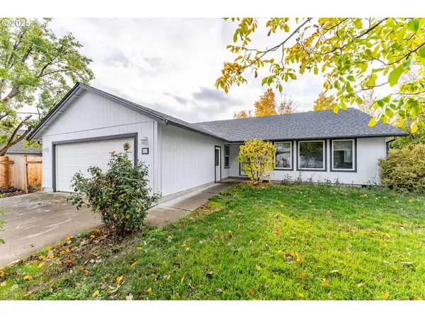 468 Merlee Cir, EaglePoint, OR 97524