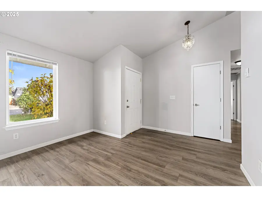 468 Merlee Cir, Eagle Point, OR 97524 - Image #3