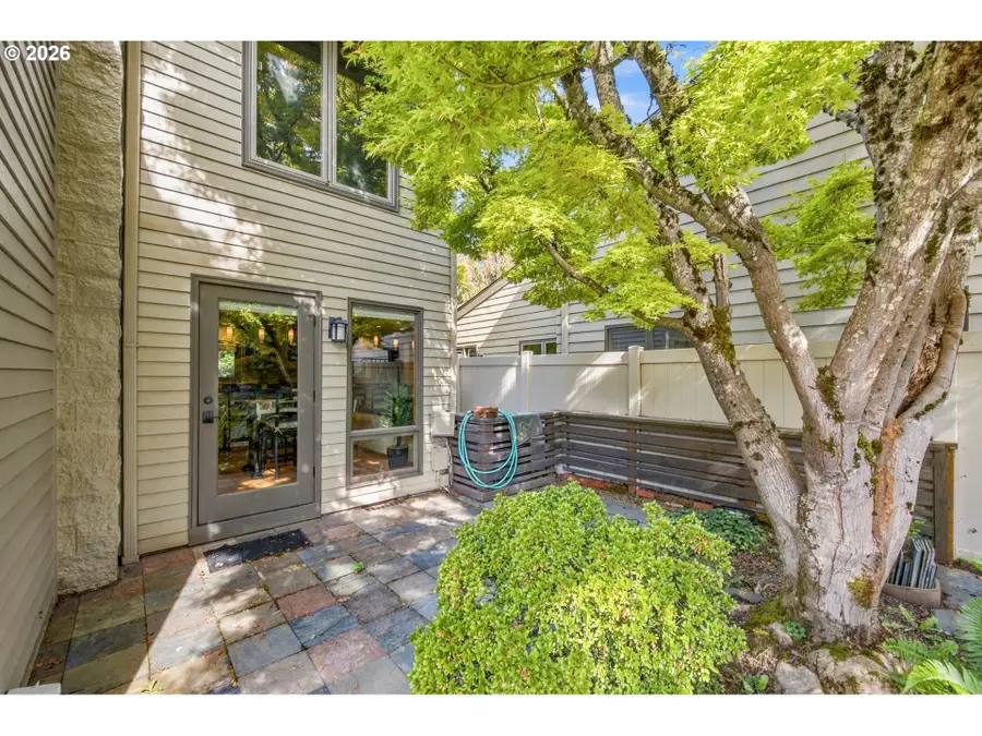 2036 Eastwood Ln, Eugene, OR 97401 - #2
