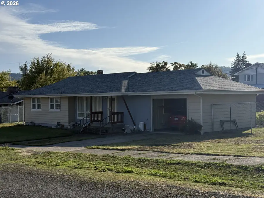360 N 13th Ave, Elgin, OR 97827 - #2